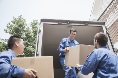 Local home removals pricing factors and checklist for Shepherds Bush customers