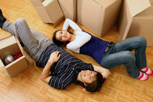 Local moving team handling flats and access challenges in Shepherds Bush
